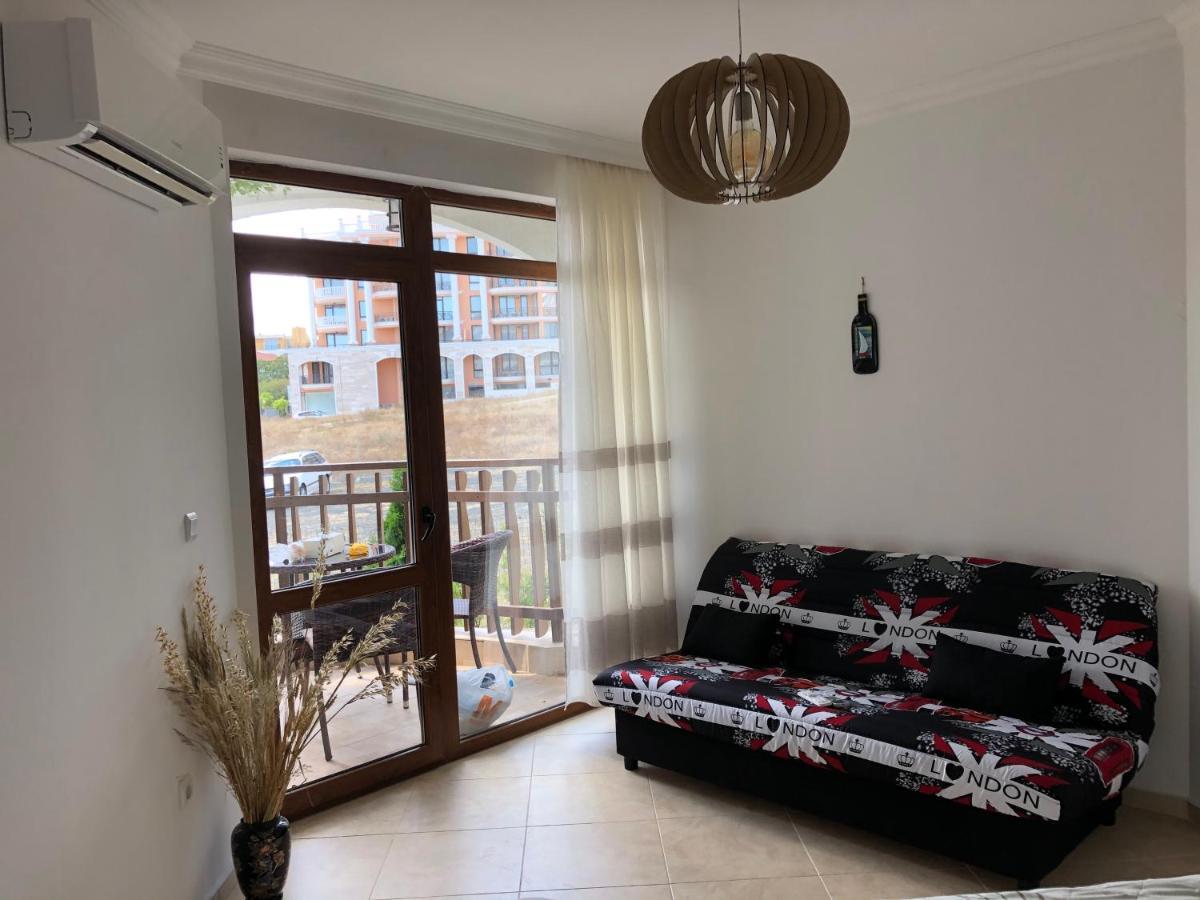 Fregata Complex Marina Apartment Sveti Vlas Bagian luar foto